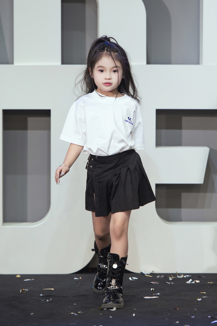 Nông Thúy Hằng - Ảnh 4.