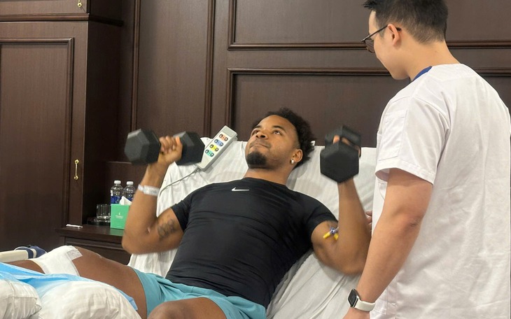 Báo Thái Lan bất ngờ khi Xuân Son tái xuất sân tập - Ảnh 4.