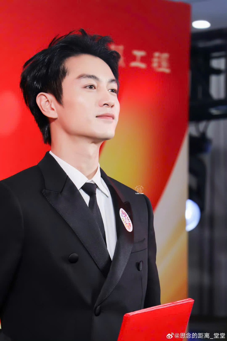 Diện mạo 'lên hương' sau ly hôn của ‘Dương Quá’ Trần Hiểu gây sốt - Ảnh 1.