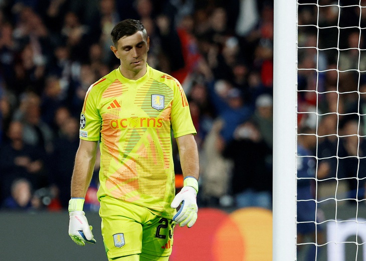 Emiliano Martinez bị 'cà khịa' sau khi Aston Villa thua PSG - Ảnh 1.