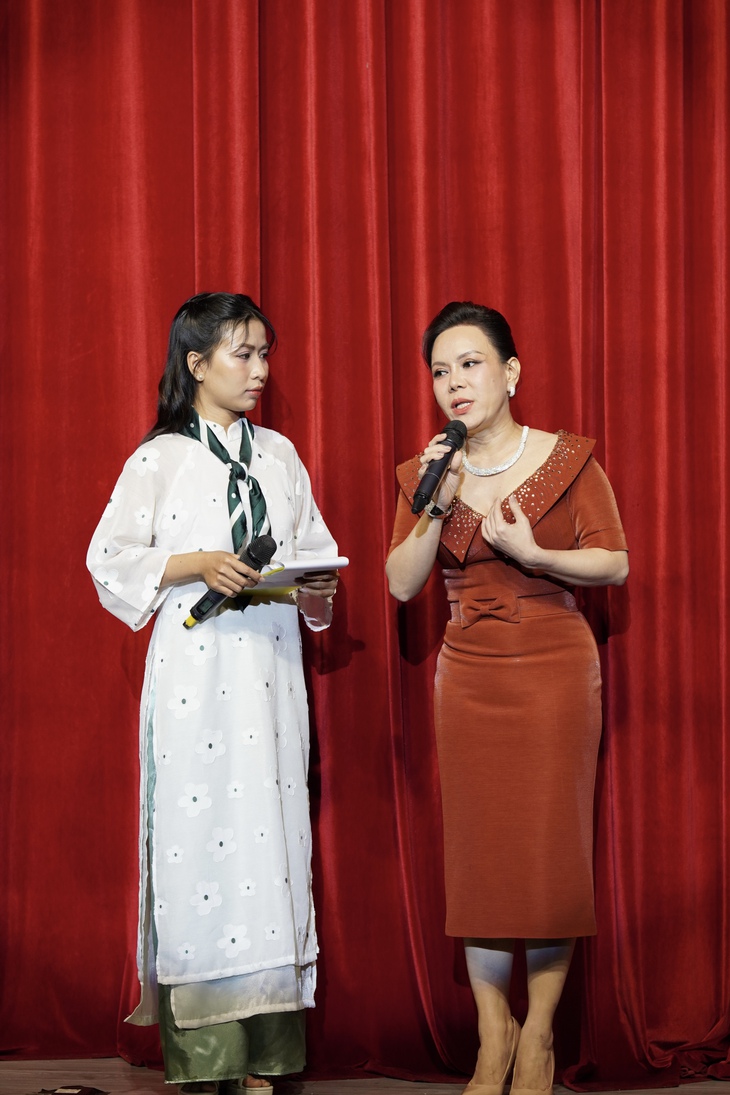 Canh bạc của Việt Hương - Ảnh 1.