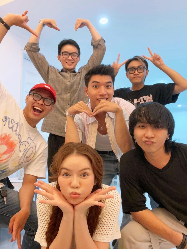 Lý Nhã Kỳ nói gì trước tin ‘HIEUTHUHAI thường xuyên ra vô nhà’ - Ảnh 4.