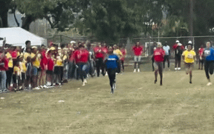 Aryna Sabalenka ‘gọi VAR’ bằng iPhone giữa sân đấu - Ảnh 4.