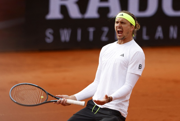 Alexander Zverev bị khán giả mỉa mai chuyện quá khứ giữa trận đấu - Ảnh 1.