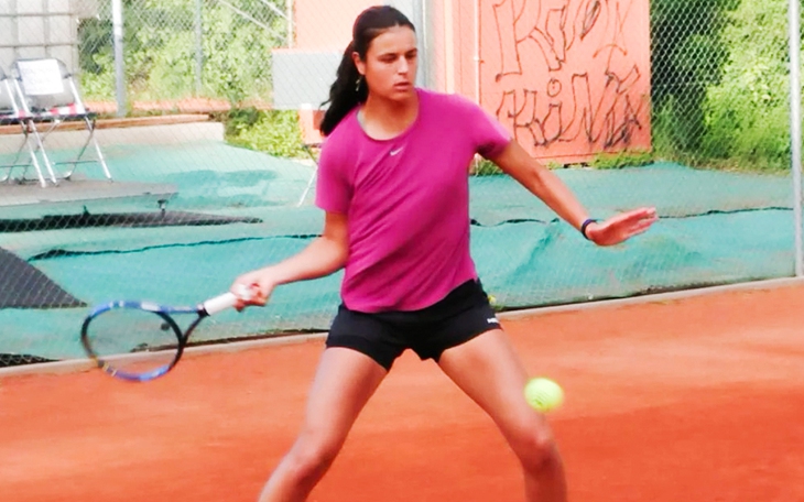 Cá sấu khổng lồ thản nhiên "catwalk" trên sân golf - Ảnh 5.