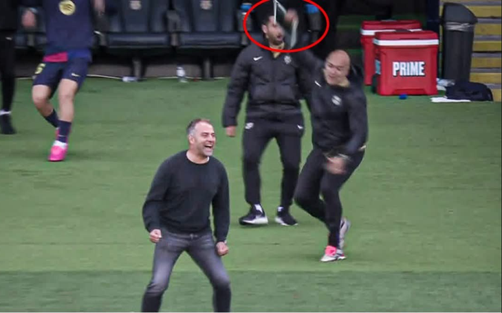 Fan ‘tan chảy’ với khoảnh khắc Ronaldo dịu dàng bên con gái - Ảnh 5.