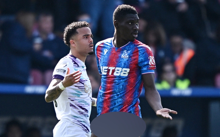 Fan ‘tan chảy’ với khoảnh khắc Ronaldo dịu dàng bên con gái - Ảnh 4.