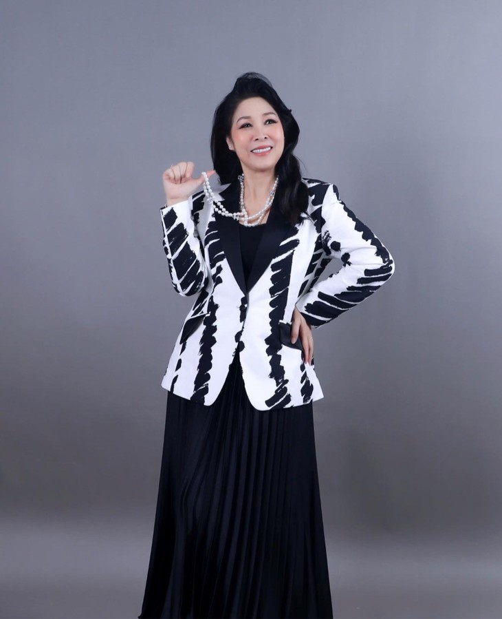 NSND Hồng Vân lửa nghề vẫn cháy bỏng ở tuổi U60 - Ảnh 4.