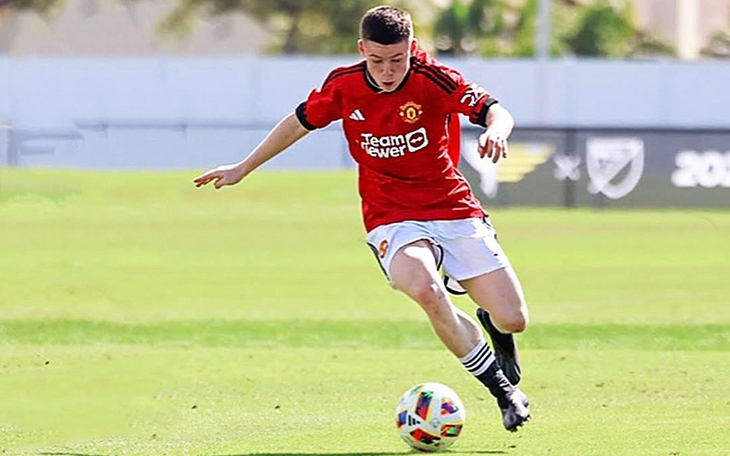 Wayne Rooney tiết lộ từng khóa cửa sổ nhốt vợ vì treo cờ Liverpool - Ảnh 2.