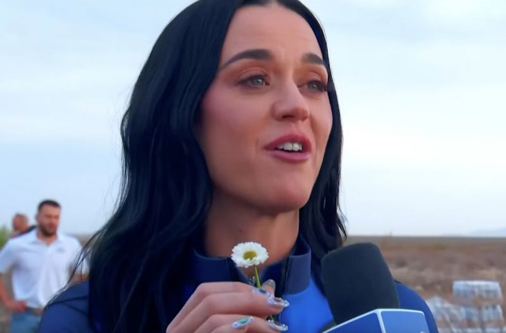 Katy Perry hối hận với chuyến du hành vũ trụ - Ảnh 3.