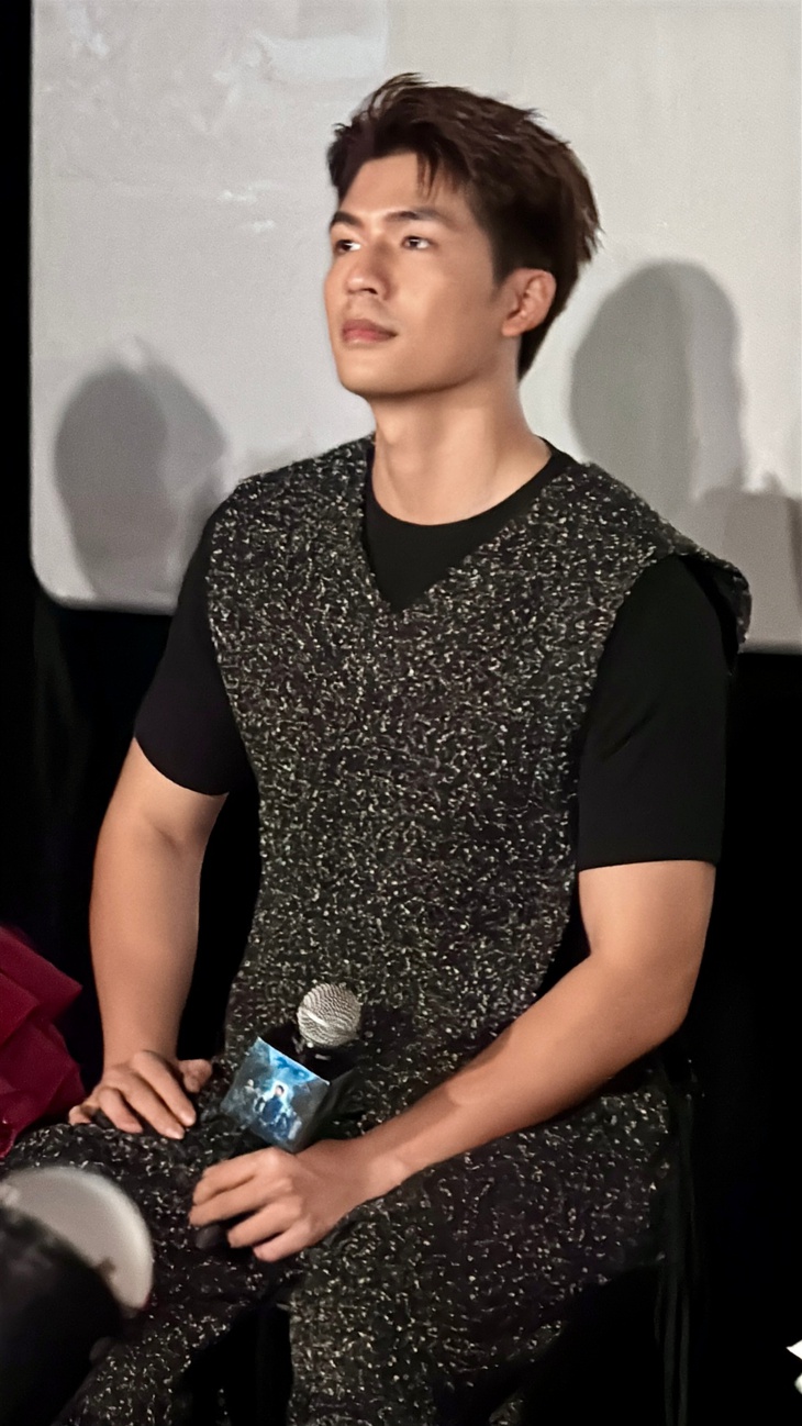 'Xào couple' là gì? Đinh Ngọc Diệp trả lời như Hoa hậu Hòa bình - Ảnh 3.