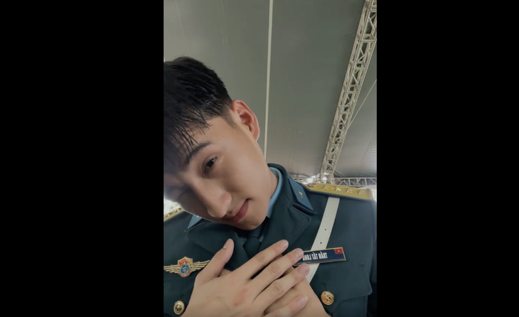 'Mỹ nam triều đình' đốn tim dân mạng - Ảnh 3.