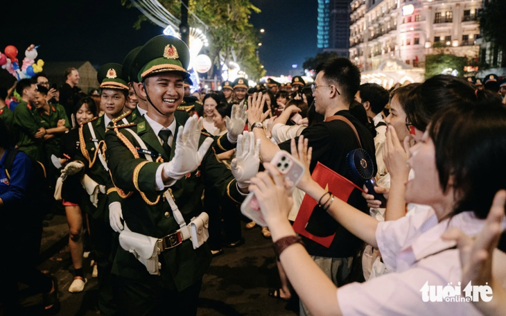 Trúng 26 tỉ, ông chú hoảng quá… đào hố chôn luôn tờ vé số! - Ảnh 4.