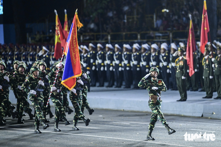 Nam quân nhân Lào nói 5 chữ gì đã có cả triệu người mê? - Ảnh 1.