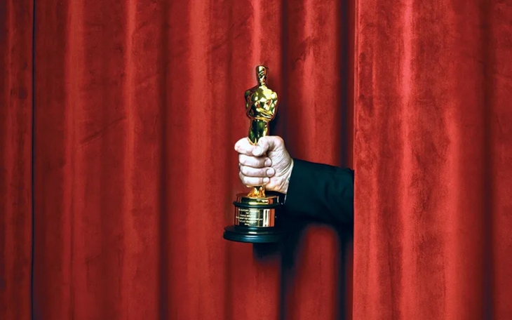 Hyeri 'chịu chơi': Gặp nhân viên khen túi xách, tặng luôn cho bớt lăn tăn! - Ảnh 5.