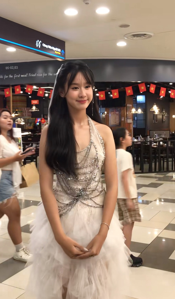 Nhan sắc 3 ‘tiểu hoa hậu’ gây sốt thảm đỏ Lật mặt 8 - Ảnh 2.