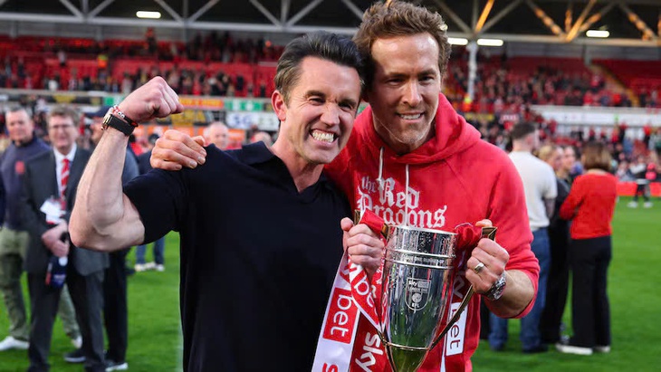 Đội bóng của tài tử Ryan Reynolds thăng hạng như phim Hollywood - Ảnh 1.