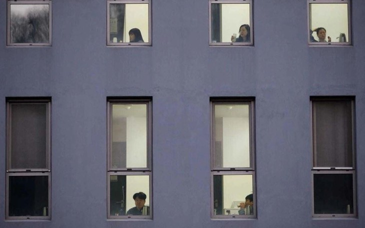 Cô gái Việt chịu chi để được... 'đi tù' ở Hàn Quốc - Ảnh 2.