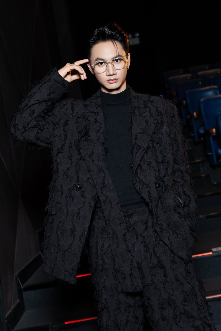 Nam chính 'Lật mặt 8' tiết lộ thách thức khi làm việc với Lý Hải - Ảnh 5.