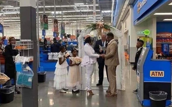 Cái kết khi 'ráng tạo nội dung'... đi xem diễu binh bị trộm điện thoại - Ảnh 2.