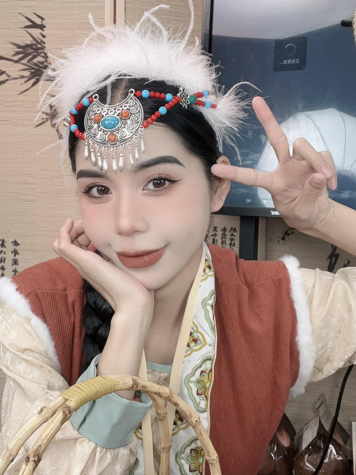 Giọt nước mắt muộn màng của Hằng Du Mục và Quang Linh Vlogs - Ảnh 3.