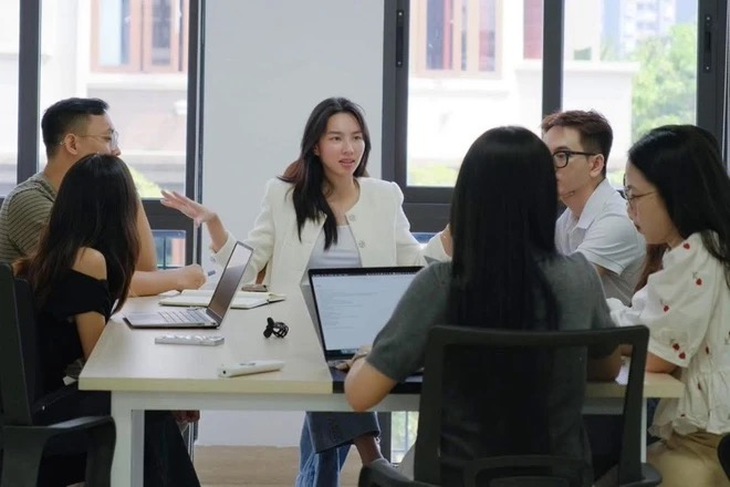 Vai trò của hoa hậu Thùy Tiên trong vụ kẹo rau củ giả Kera? - Ảnh 1.