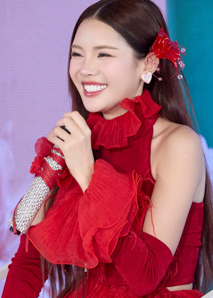 Màn 'chào sân' ngọt ngào nhưng đầy tham vọng của Đan Tiên - Ảnh 2.