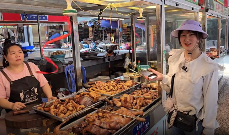 'Theo chân' YouTuber Việt sang Trung Quốc truy tìm lòng se điếu - Ảnh 1.