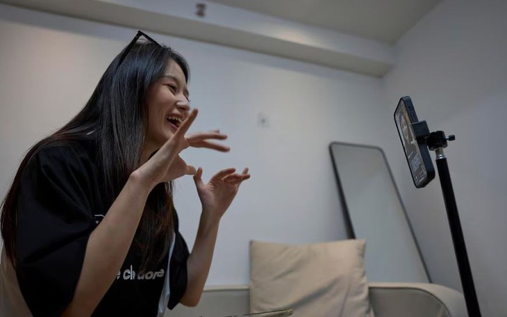 Nữ hiệu trưởng 93 tuổi gây sốt khi từng nhảy Gangnam Style - Ảnh 2.