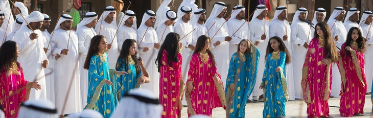 Điều độc đáo ít biết về điệu 'múa tóc' chào đón Tổng thống Trump - Ảnh 1.