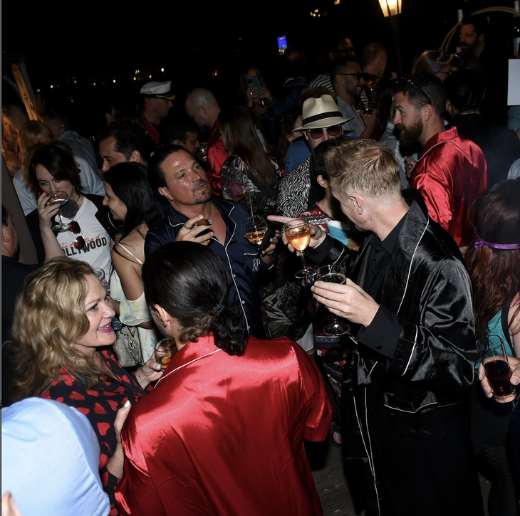 Độc lạ tiệc đồ ngủ Pajama ở Liên hoan phim Cannes - Ảnh 2.