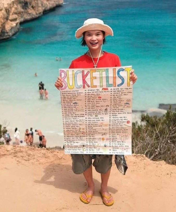 Người Việt yêu cầu 'nữ YouTuber khổ nhất thế giới' làm 1 điều - Ảnh 1.