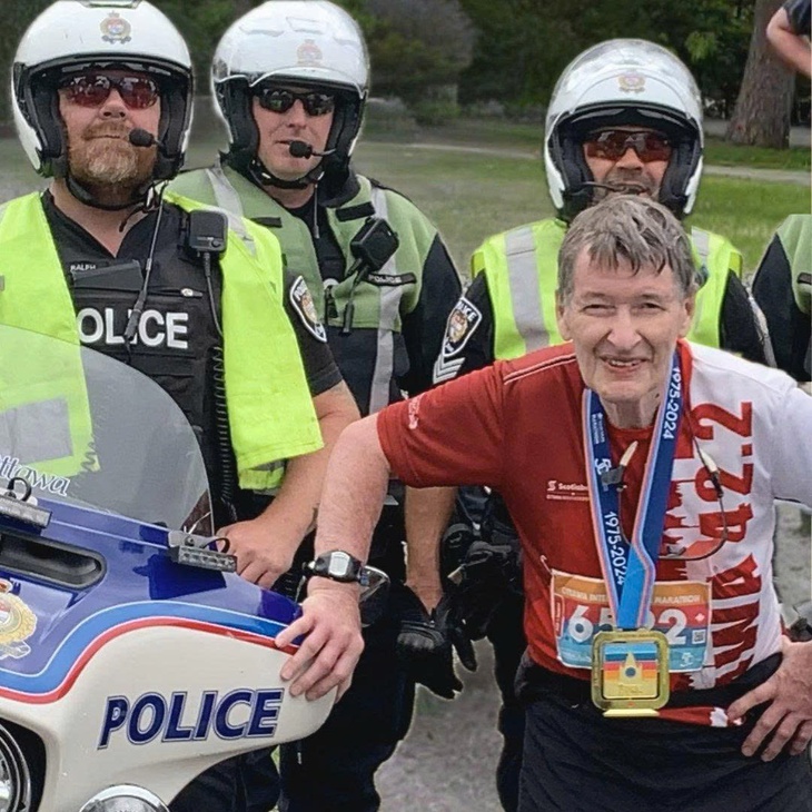 Cụ ông 85 tuổi hơn nửa thế kỷ liên tiếp chinh phục Marathon Ottawa - Ảnh 1.