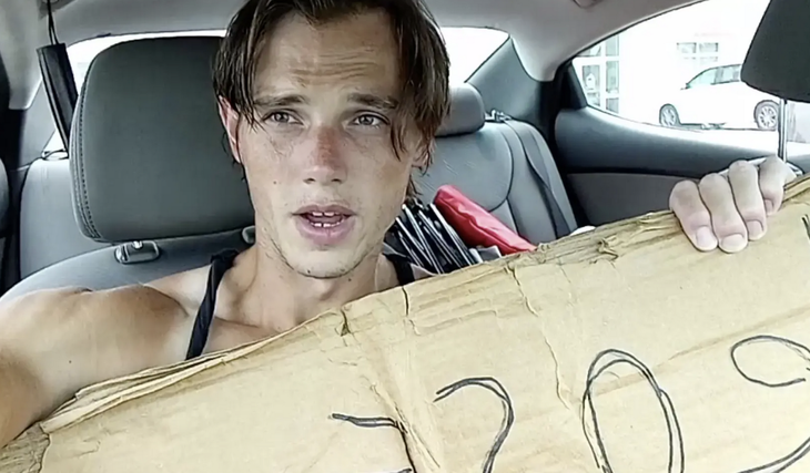 Chàng ăn xin đẹp trai nhất thế giới - Ảnh 2.