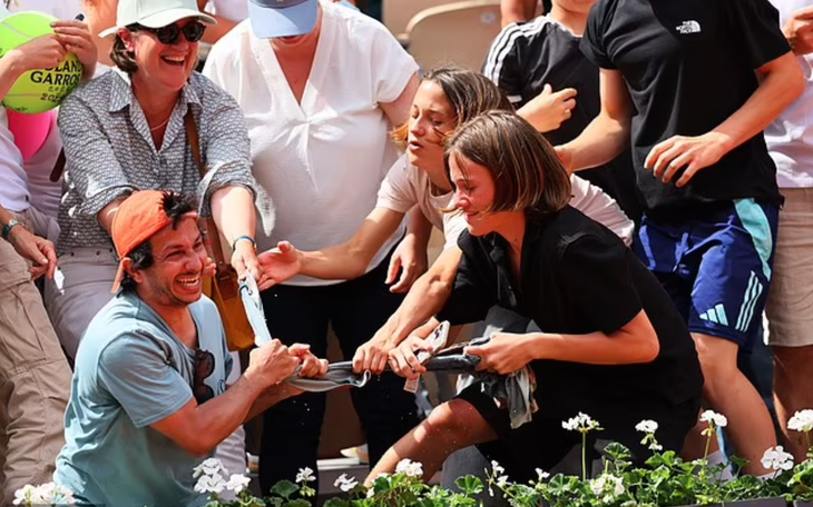 Serena thắng thử thách độc lạ lấy 100.000 USD làm từ thiện - Ảnh 3.