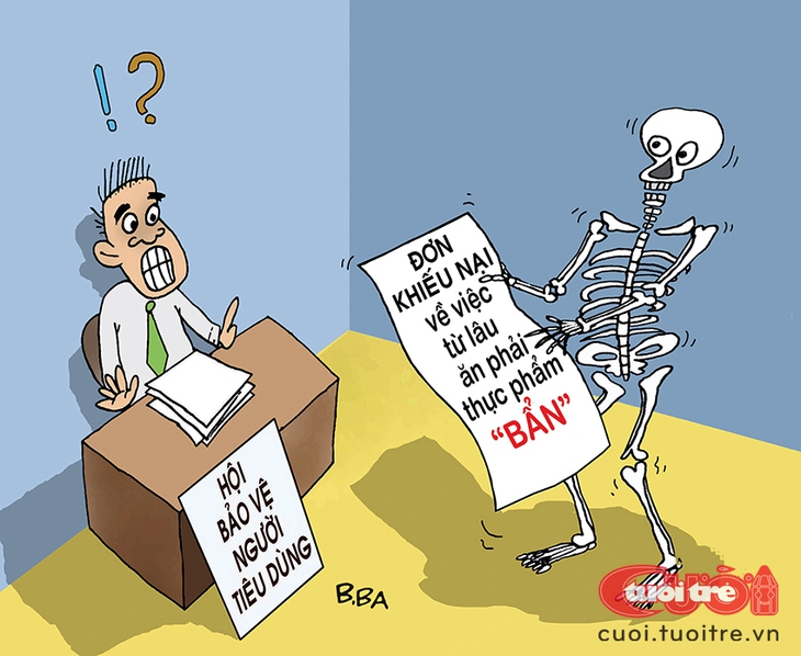 Người tiêu dùng đưa đơn khiếu nại thực phẩm bẩn - Ảnh 1.