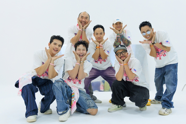 Nhóm Nhà Trẻ hòa ca 'Cháu lên ba', âm mưu cho fan bóc sít rịt - Ảnh 1.