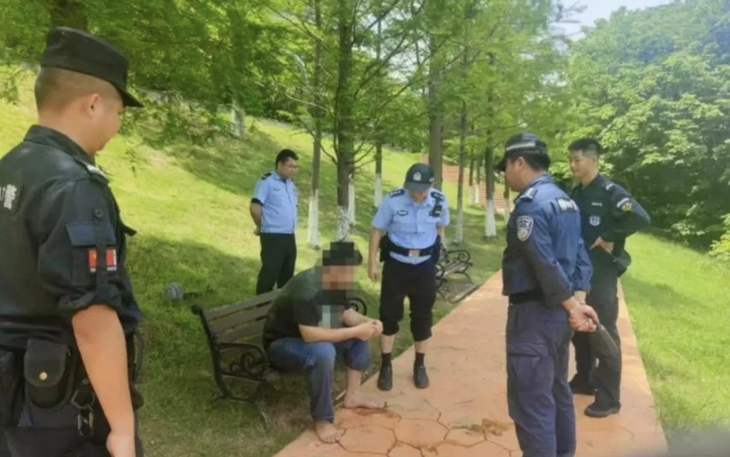 Cả thị trấn bị ảo giác vì cảnh sát đốt 20 tấn cần sa - Ảnh 3.