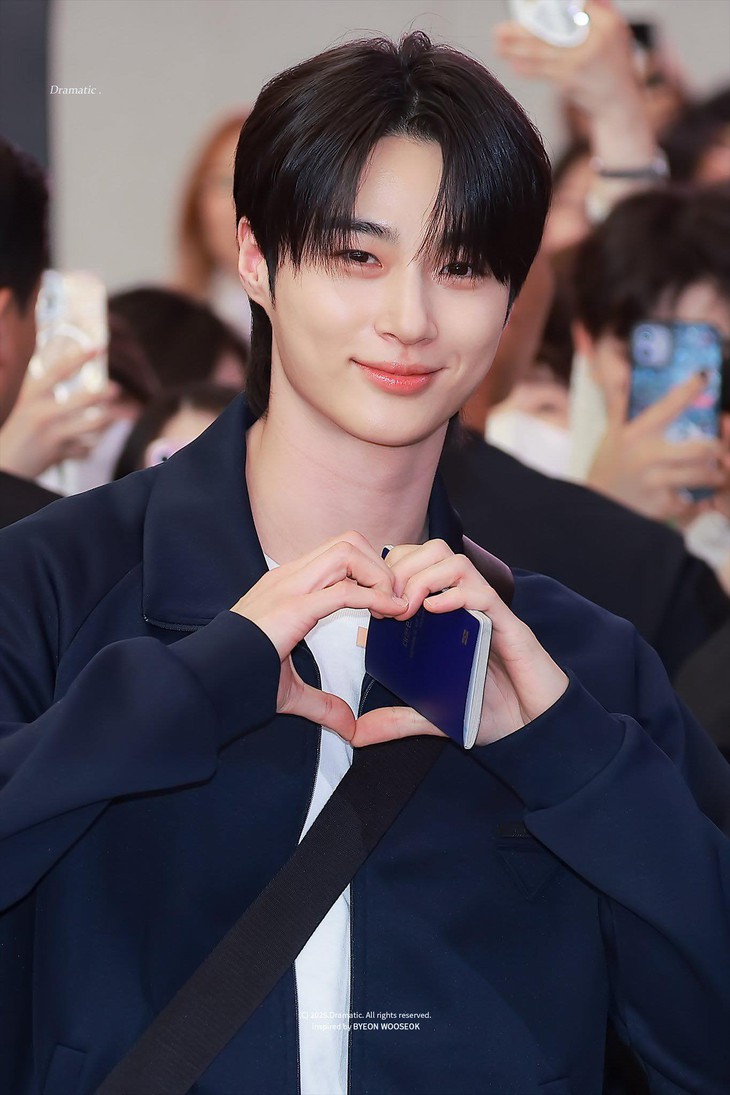 Byeon Woo Seok - Ảnh 1.