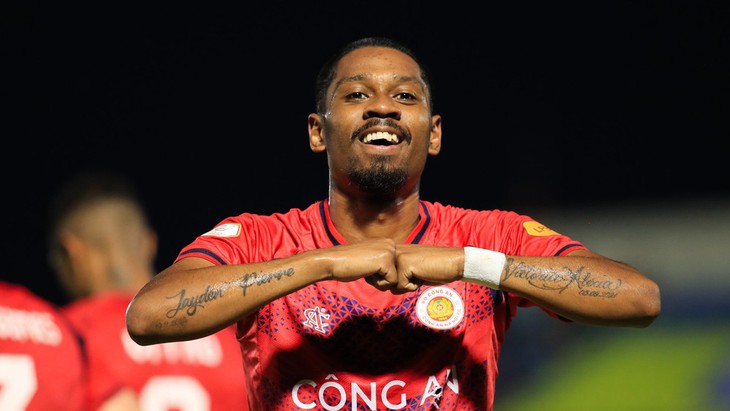 Bóng đá trong thế giới phẳng... - Ảnh 1.