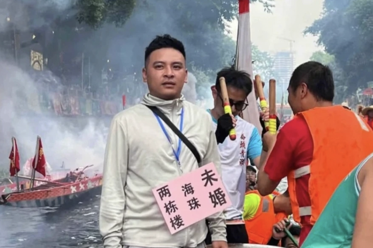 Khoe sở hữu 2 tòa nhà để... kiếm bồ - Ảnh 1.