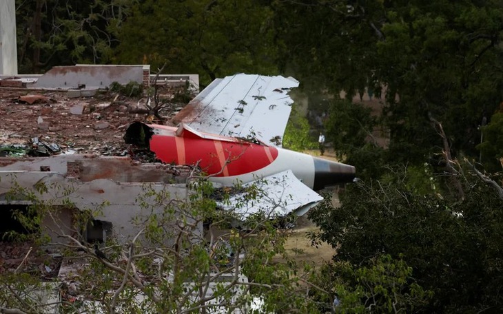 Nằng nặc đòi ngồi ghế 11A sau vụ rơi máy bay Ấn - Ảnh 1.