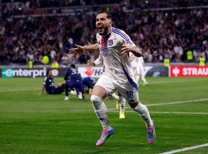 Rayan Cherki gia nhập Man City vì… 'hận' Man Utd - Ảnh 1.