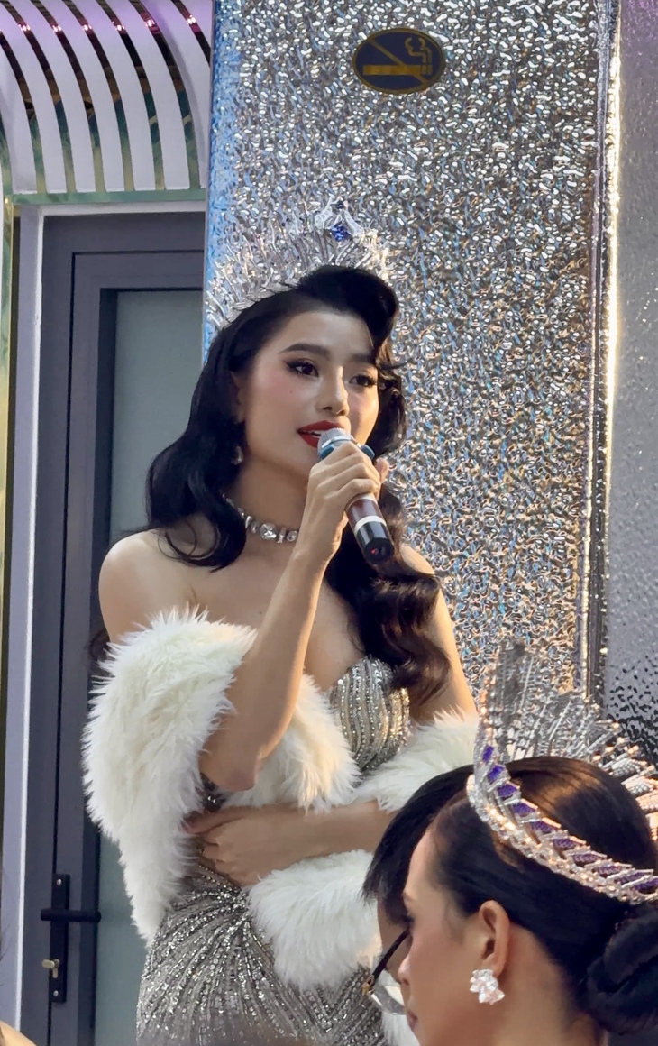 Chuyện bất ngờ về vương miện và tiara Hoa hậu Hoàn vũ Việt Nam - Ảnh 2.