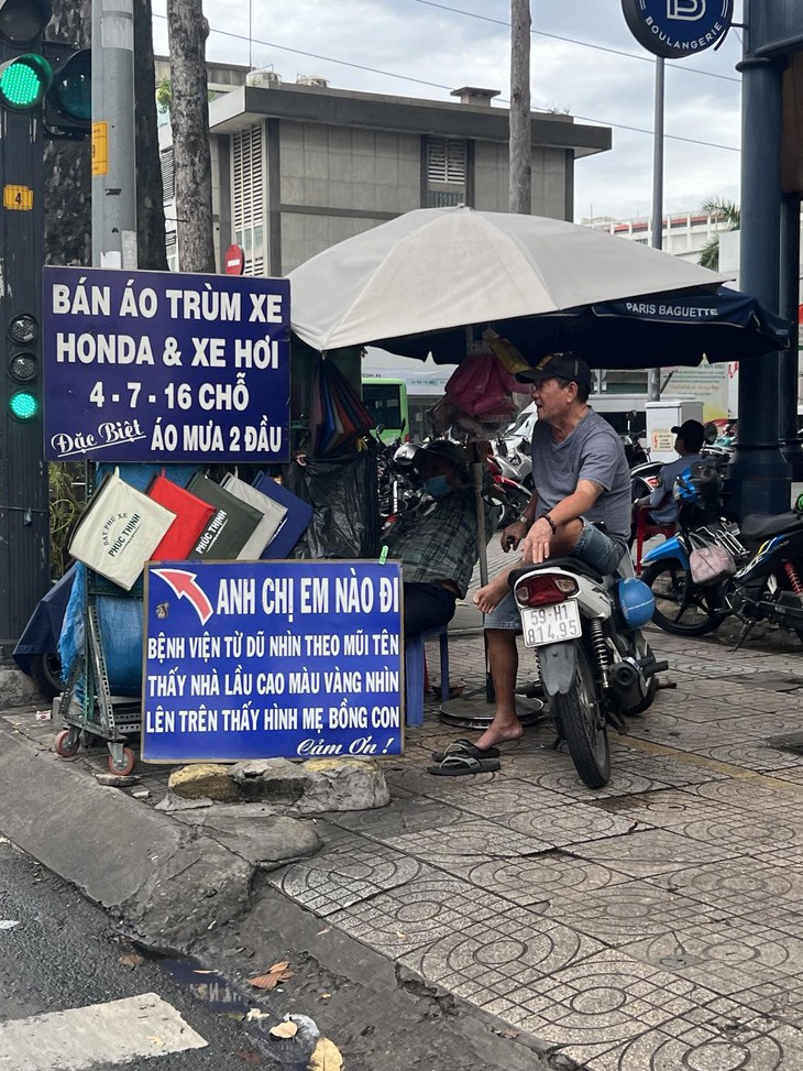 Những tấm biển đọc là thấy 'Sài Gòn dễ thương' - Ảnh 3.
