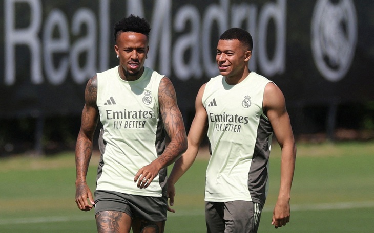 Nicolas Jackson đón sinh nhật bằng tấm thẻ đỏ chỉ sau 4 phút thi đấu - Ảnh 4.