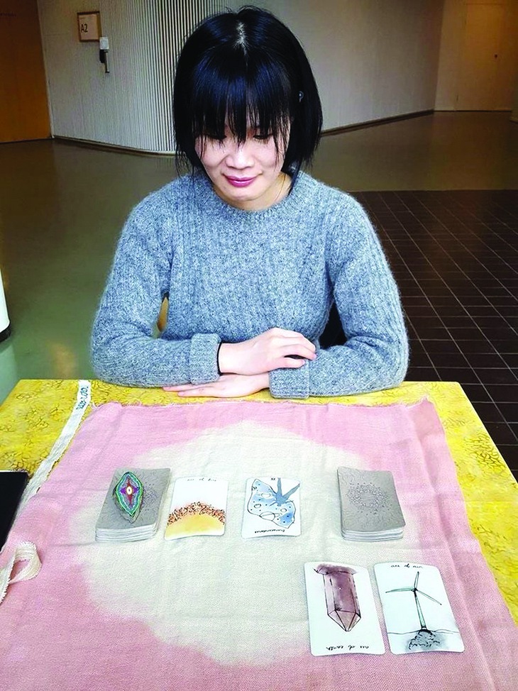 Coi tarot, đoán khí hậu - Ảnh 2.