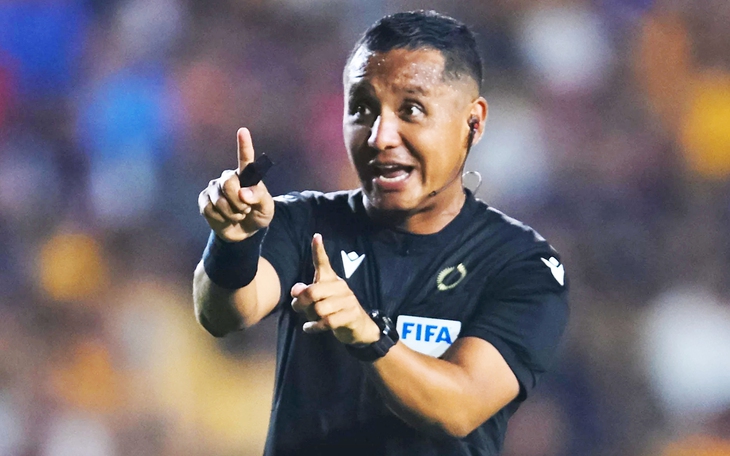 Nicolas Jackson đón sinh nhật bằng tấm thẻ đỏ chỉ sau 4 phút thi đấu - Ảnh 2.