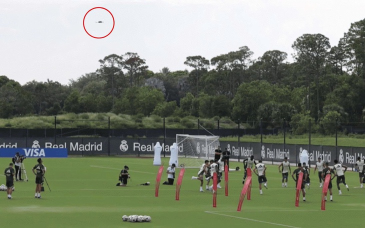 Fan trố mắt khi Jobe copy màn ăn mừng của anh trai Jude Bellingham - Ảnh 4.