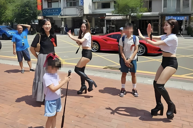 múa cột - Ảnh 1.